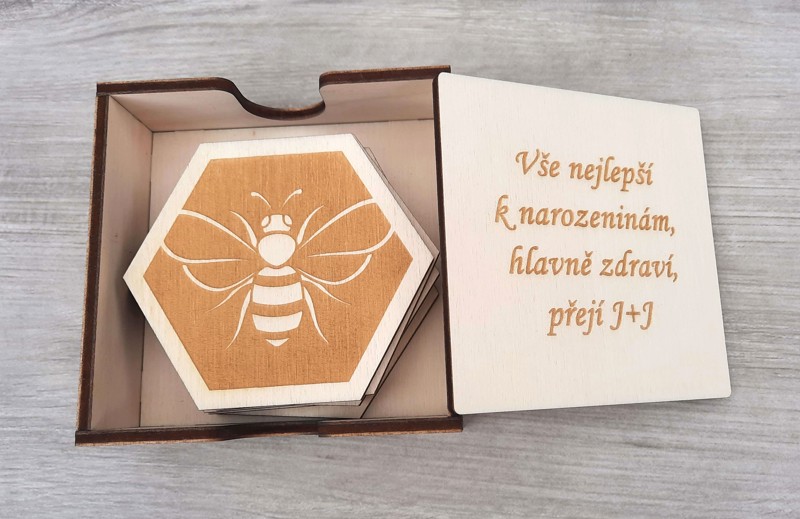Dřevěné podtácky včely