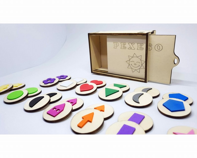 Pestrobarevné pexeso