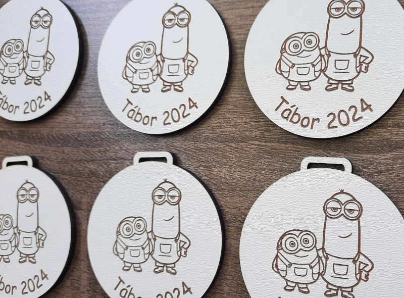 Dřevěná medaile bílá