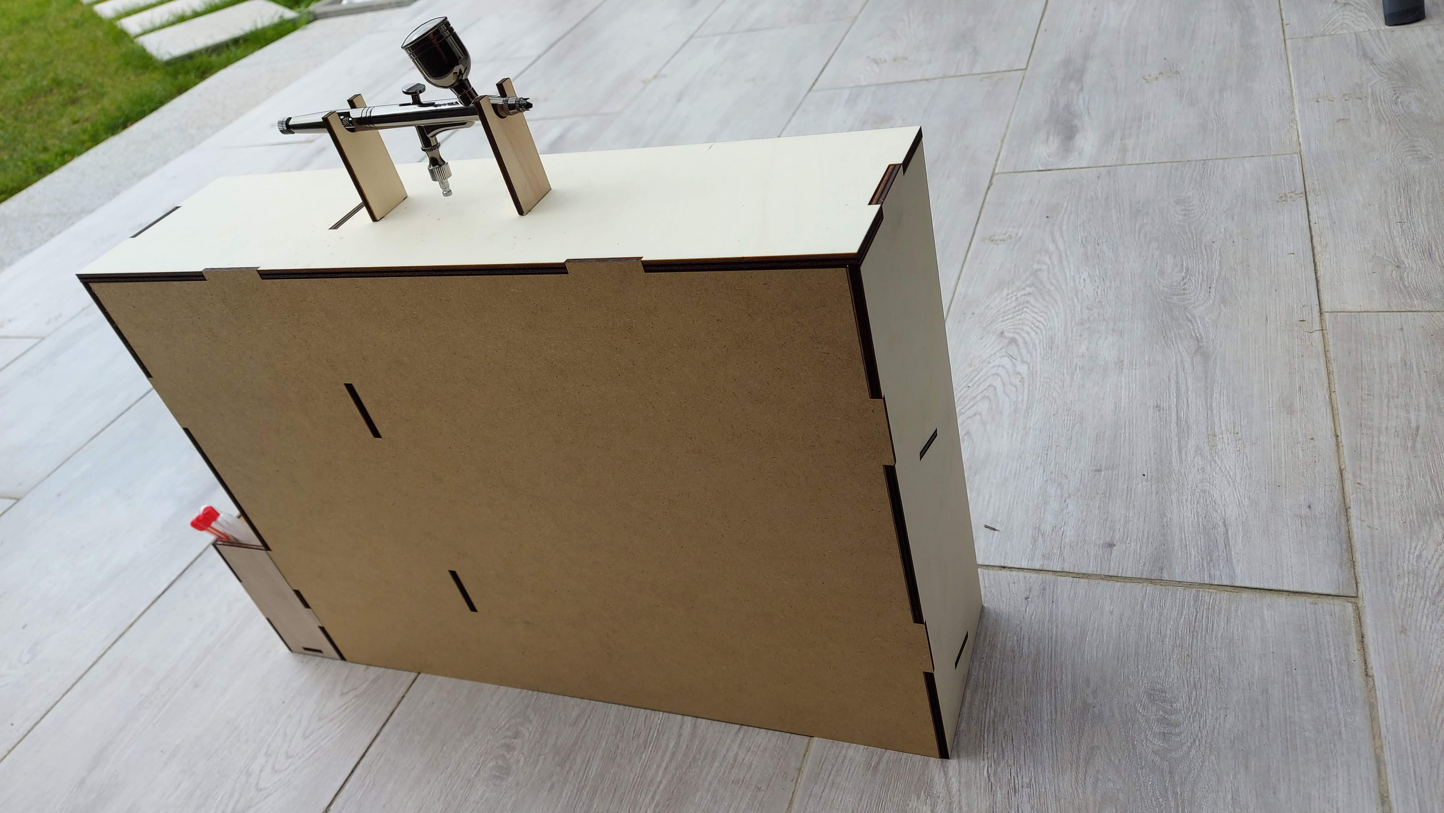 Stojánek na malířské potřeby S-02s (Univerzální)