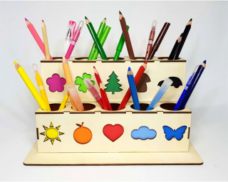 Dřevěný pastelkovník s barevnými motivy